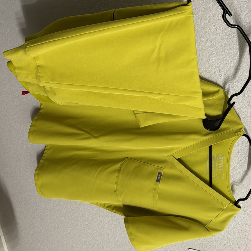 FIGS Women's Scrub Set in Chartreuse Yellow - Picture 2 of 5